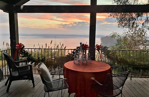 Eufaula House | On the lake AND in Downtown Eufaula