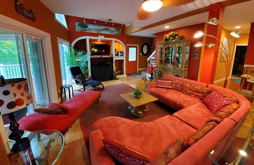 Henrico House | On the lake- Sleeps 19- Sunday to Sunday rental during summer