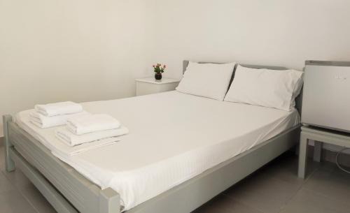 Qeparo Bed & Breakfast | On The Rocks