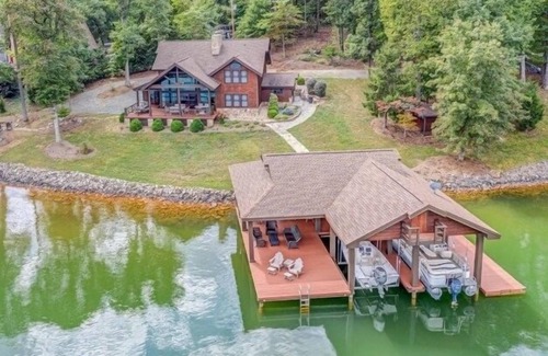 Penhook Cabin | On The Rocks SML