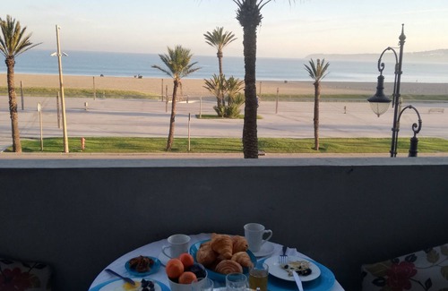 Tangier Apartment | On the seafront, 3 bedroom 2 bathroom apartment, swimming pool, private parking