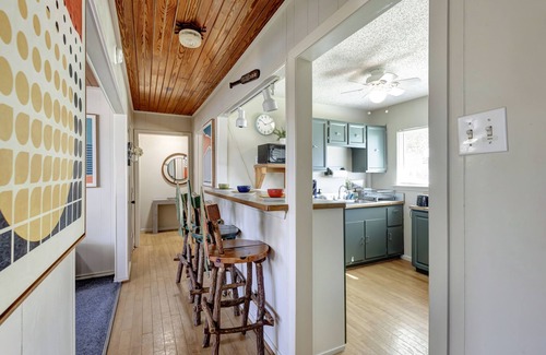 Lavon Cabin | ⛱ On The Water 🎣 Firepit, Lakefront, PS4 ☀️5 STAR VIEWS, King Bed, Pool Table