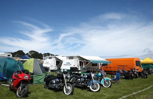 Ventnor House | On venue MotoGP Accommodation in a luxury motorhome. kid-friendly