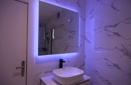 Lekki Phase 1 Apartment | ONA APARTMENT.n Elegance in warm embrace with luxury, your comfort our pleasure