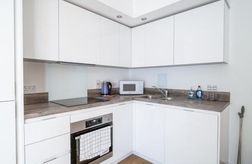 Luton Apartment | One Bed Apartment in Private Building Luton