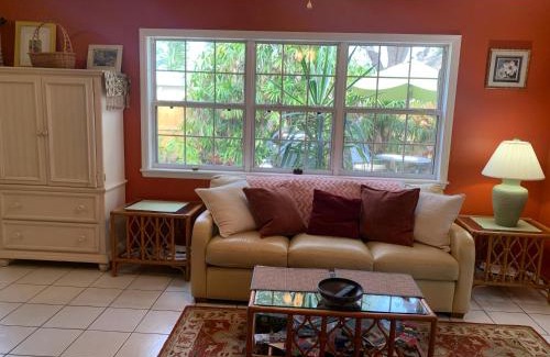 Arlington Park House | One Bed Suite near Beaches and Downtown Sarasota