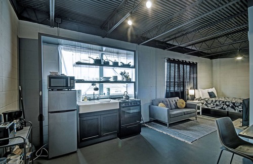 Greater Belhaven Apartment | One Bed Unit Above Coffee Shop in Jackson