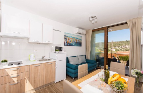Veliki Drvenik Apartment | One bedroom apartment with balcony and sea view Drvenik Veliki, Drvenik (A-16377-a)