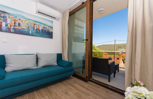 Veliki Drvenik Apartment | One bedroom apartment with balcony and sea view Drvenik Veliki, Drvenik (A-16377-a)