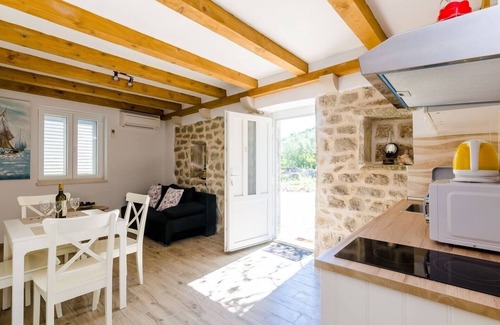 Korita Apartment | One bedroom apartment with air-conditioning Korita, Mljet (A-22342-c)