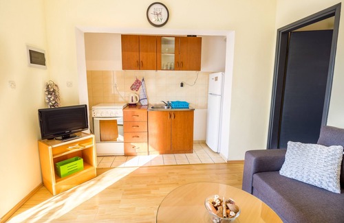 Putnikovic Apartment | One bedroom apartment near beach Žuronja, Pelješac (A-10134-b)