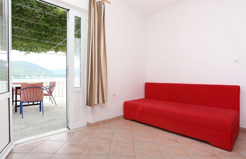Putnikovic Apartment | One bedroom apartment near beach Kabli, Pelješac (A-10221-a)
