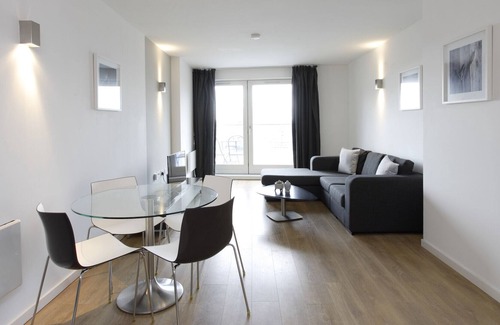 Manchester City Centre Apartment | One Bedroom Apartment in Central Manchester with pool and view