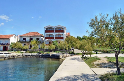 Jadrtovac Apartment | One bedroom Apartment Bajan A4 near the sea