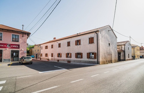 Lokev Apartment | One bedroom apartment for 3 in Guesthouse Muha