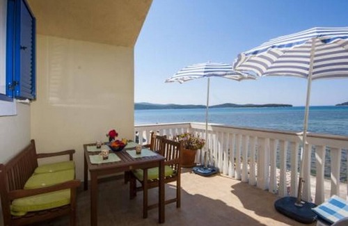 Krapanj Apartment | One bedroom apartment near beach Krapanj, Šibenik (A-18004-a)