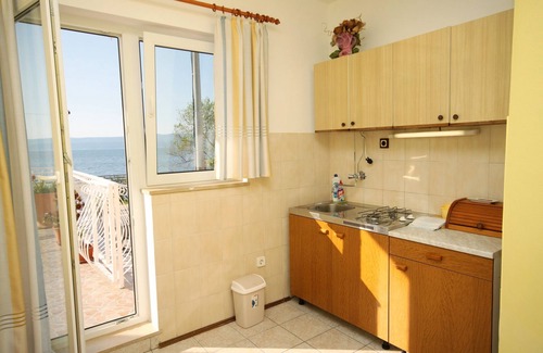 Dugi Rat Apartment | One bedroom apartment near beach Duće, Omiš (A-5275-a)