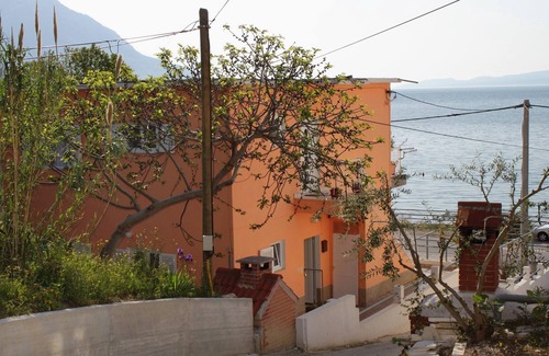 Dugi Rat Apartment | One bedroom apartment near beach Duće, Omiš (A-5275-a)