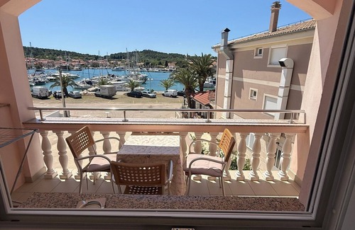Kukljica Apartment | One bedroom apartment with terrace and sea view Kukljica, Ugljan (A-8316-a)