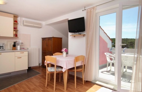 Artatore Apartment | One bedroom apartment near beach Artatore, Lošinj (A-8023-b)