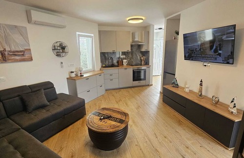 Gajac Apartment | One-bedroom Apartment With Terrace Close to the Beach