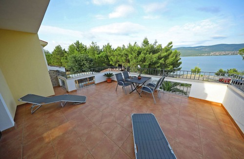 Pridraga Apartment | One bedroom apartment with terrace and sea view Pridraga - Cuskijaš, Novigrad (A-6306-a)