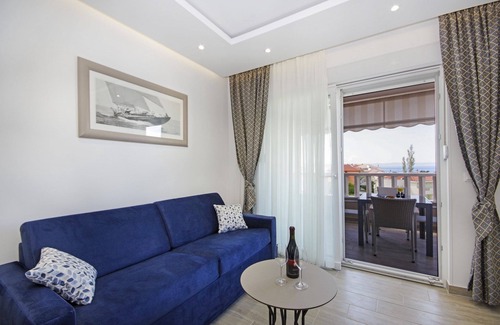Promajna Apartment | One bedroom apartment with terrace and sea view Promajna, Makarska (A-21102-h)