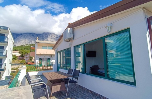 Promajna Apartment | One bedroom apartment near beach Promajna, Makarska (A-23184-b)