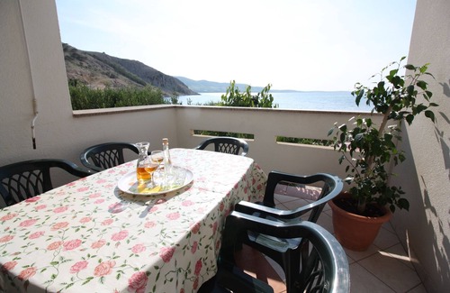 Metajna Apartment | One bedroom apartment near beach Metajna, Pag (A-6486-d)