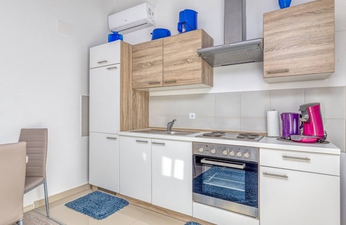 Cancini Apartment | One-Bedroom Apartment Kardumovic No.4 Blue on the Third Floor