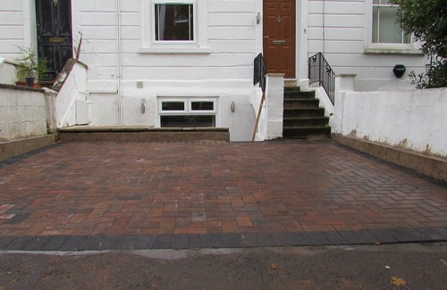 Saint Paul's Apartment | One Bedroom Apartment Near Centre