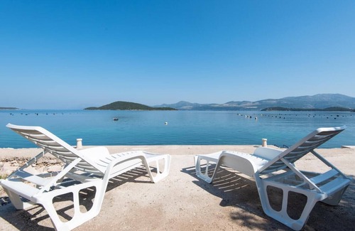 Putnikovic Apartment | One bedroom apartment near beach Cove Pještata, Pelješac (A-12381-a)