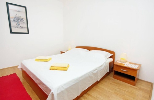 Bobovisca Apartment | One bedroom apartment near beach Bobovišća na Moru, Brač (A-5683-b)