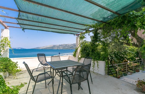 Poljica Apartment | One bedroom apartment near beach Poljica, Trogir (A-21178-a)