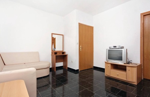 Razanac Apartment | One bedroom apartment near beach Ražanac, Zadar (A-5766-b)