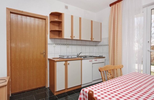 Razanac Apartment | One bedroom apartment near beach Ražanac, Zadar (A-5766-b)