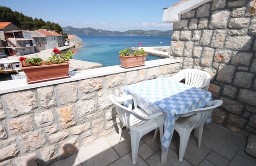 Komoseva Apartment | One bedroom apartment near beach Mali Iž, Iž (A-6163-b)
