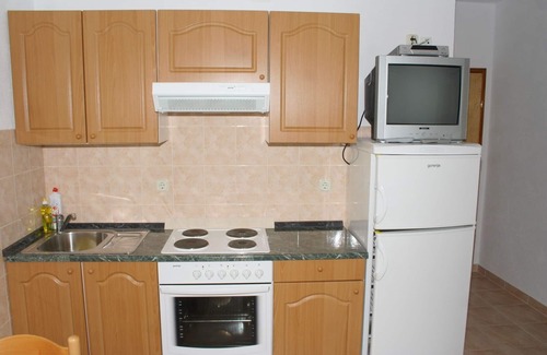 Igrane Apartment | One bedroom apartment near beach Igrane, Makarska (A-2679-a)