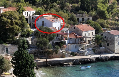 Gdinj Apartment | One bedroom apartment near beach Cove Tvrdni Dolac, Hvar (A-8703-a)