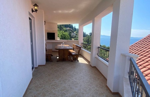 Gdinj Apartment | One bedroom apartment near beach Cove Tvrdni Dolac, Hvar (A-12655-a)