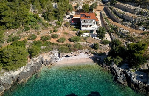 Gdinj Apartment | One bedroom apartment near beach Cove Rapak, Hvar (A-12779-a)