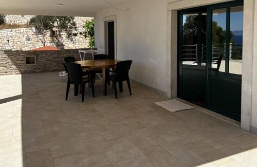 Gdinj Apartment | One bedroom apartment near beach Cove Rapak, Hvar (A-12779-a)