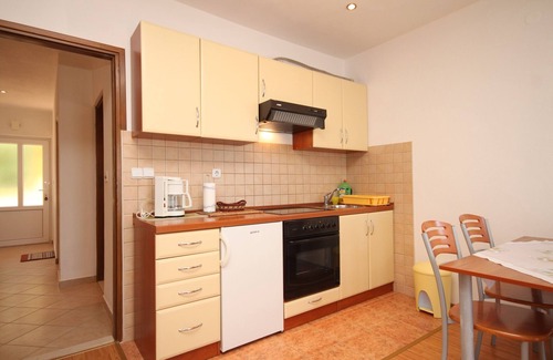 Preko Apartment | One bedroom apartment near beach Preko, Ugljan (A-8384-a)