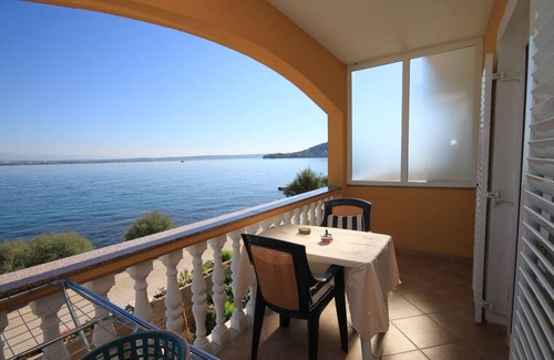 Preko Apartment | One bedroom apartment near beach Preko, Ugljan (A-8384-a)