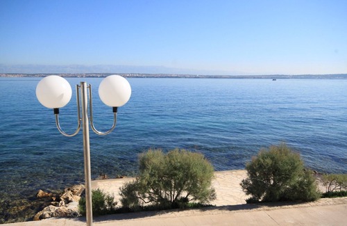 Preko Apartment | One bedroom apartment near beach Preko, Ugljan (A-8384-a)