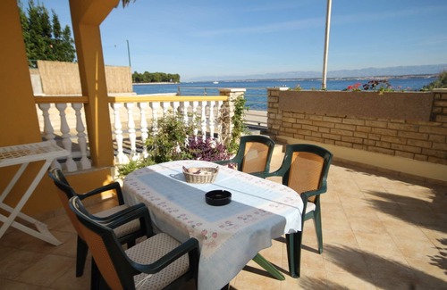 Preko Apartment | One bedroom apartment near beach Preko, Ugljan (A-8384-d)