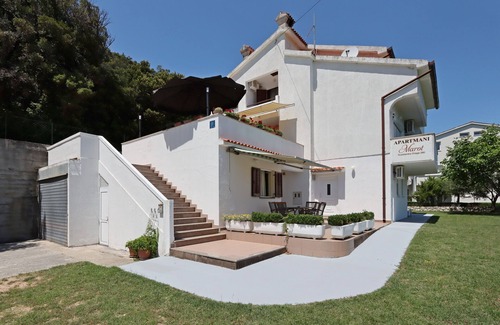 Rab Town Apartment | One bedroom apartment near beach Supetarska Draga - Gonar, Rab (A-18650-b)