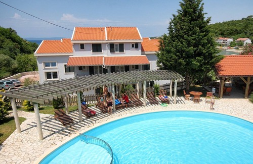 Kampor Apartment | One bedroom apartment near beach Kampor, Rab (A-3213-h)
