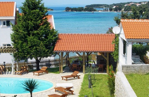 Kampor Apartment | One bedroom apartment near beach Kampor, Rab (A-3213-h)