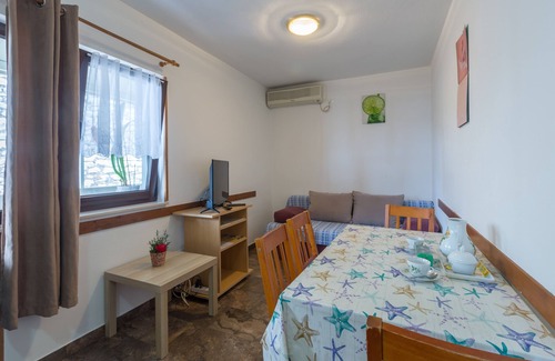 Krizine Apartment | One bedroom apartment near beach Sveti Ivan, Umag (A-7002-a)